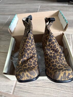 CHARLESTON SHOE CO. Leopard Print Ankle Boot in Brown and Black